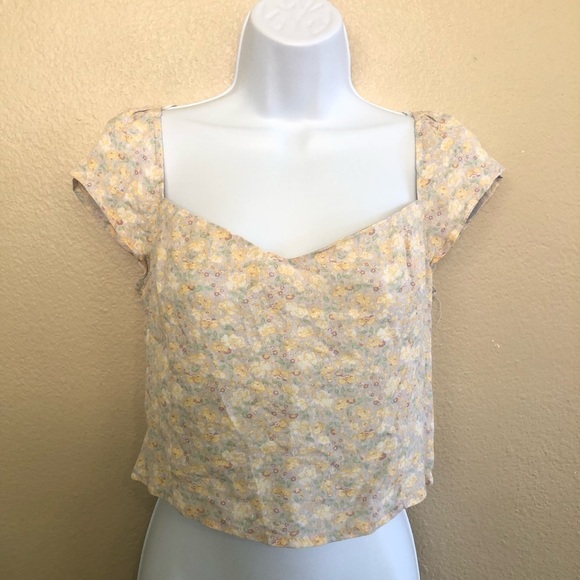 Elodie Prairie Floral Sweetheart Neckl Short Sleeves Smocked Back Crop Top Sz M - Picture 1 of 11